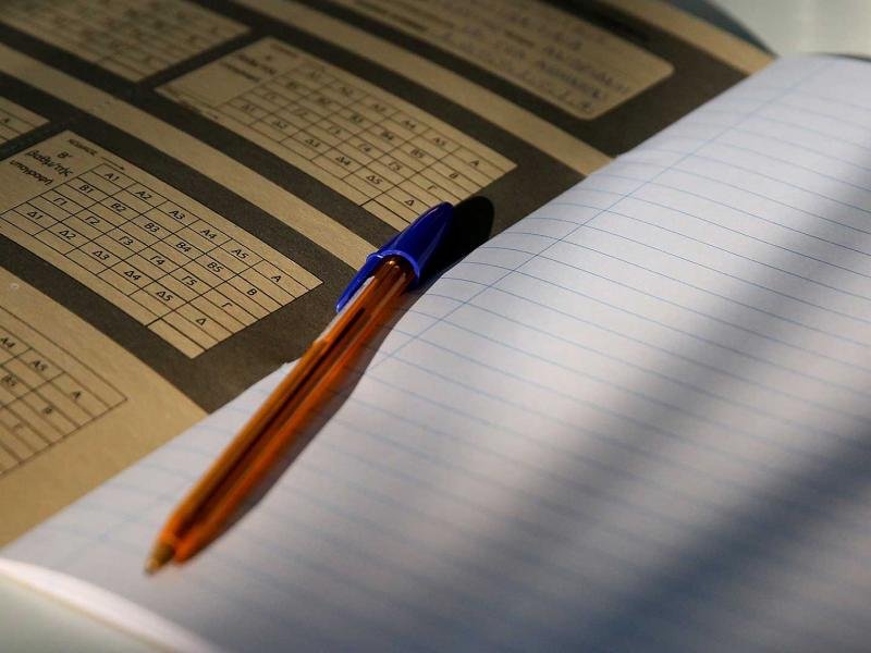 Πανελλαδικές 2026: Θέματα προσομοίωσης στη Νεοελληνική Γλώσσα από τα φροντιστήρια «Διακρότημα»